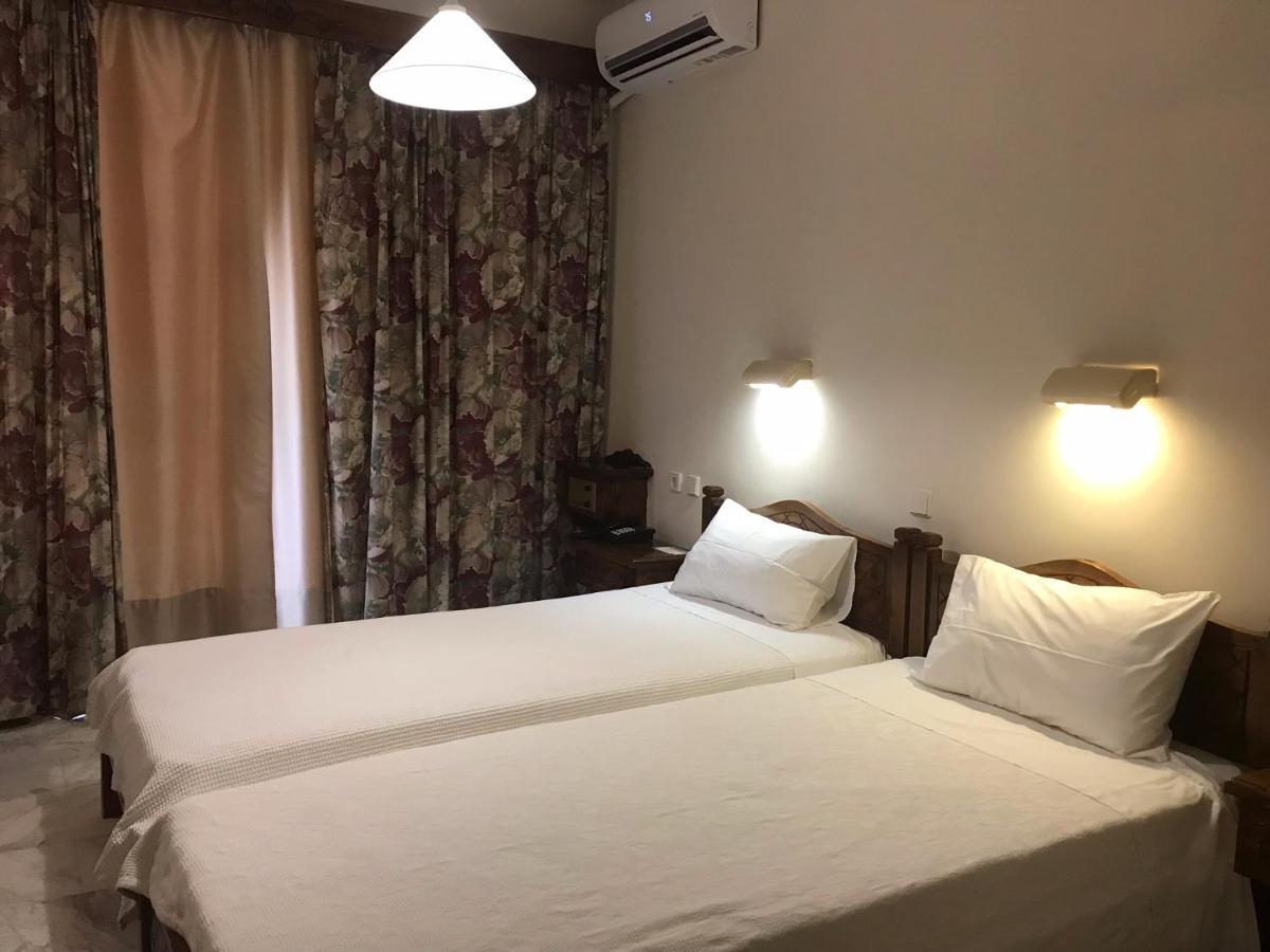 Batis Hotel Livanátai Екстериор снимка