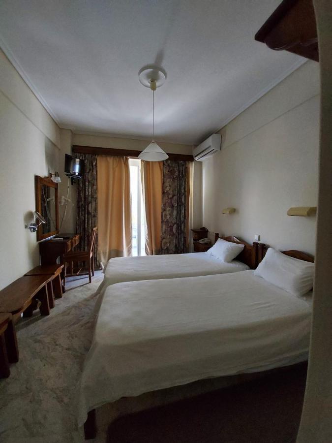 Batis Hotel Livanátai Екстериор снимка