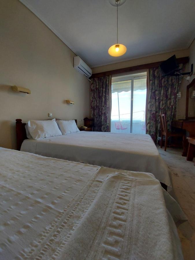Batis Hotel Livanátai Екстериор снимка