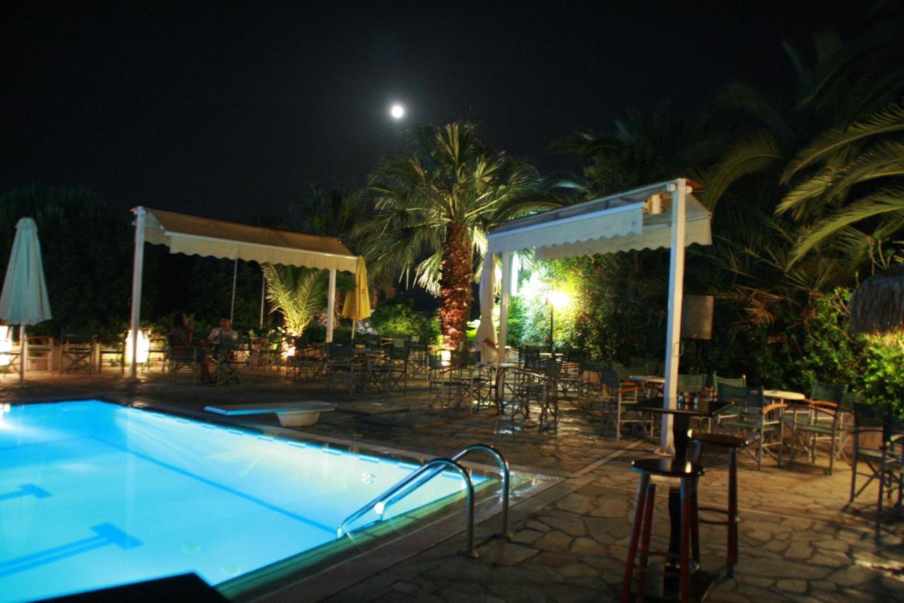 Batis Hotel Livanátai Екстериор снимка