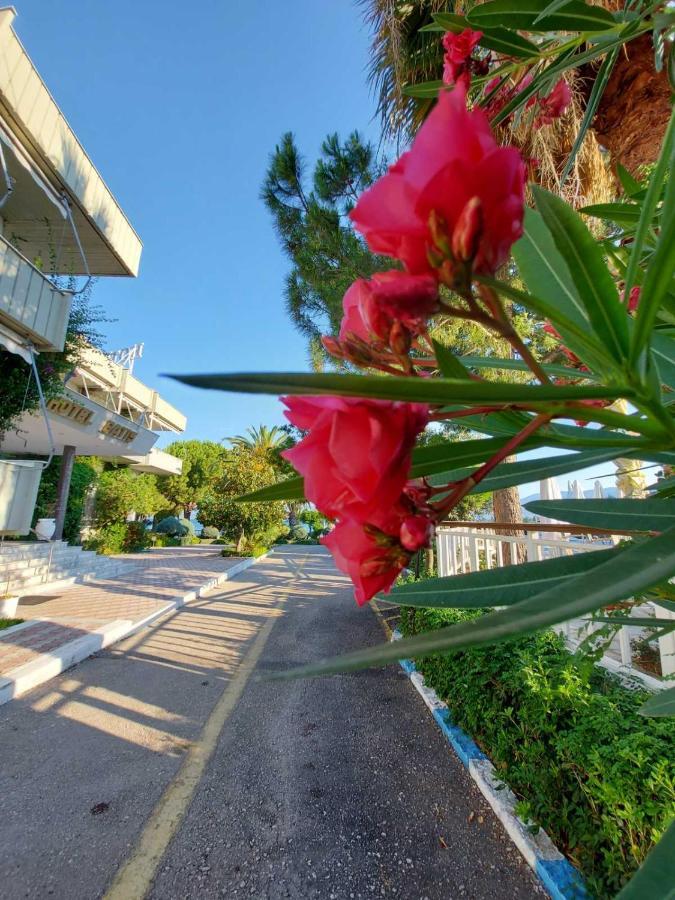 Batis Hotel Livanátai Екстериор снимка