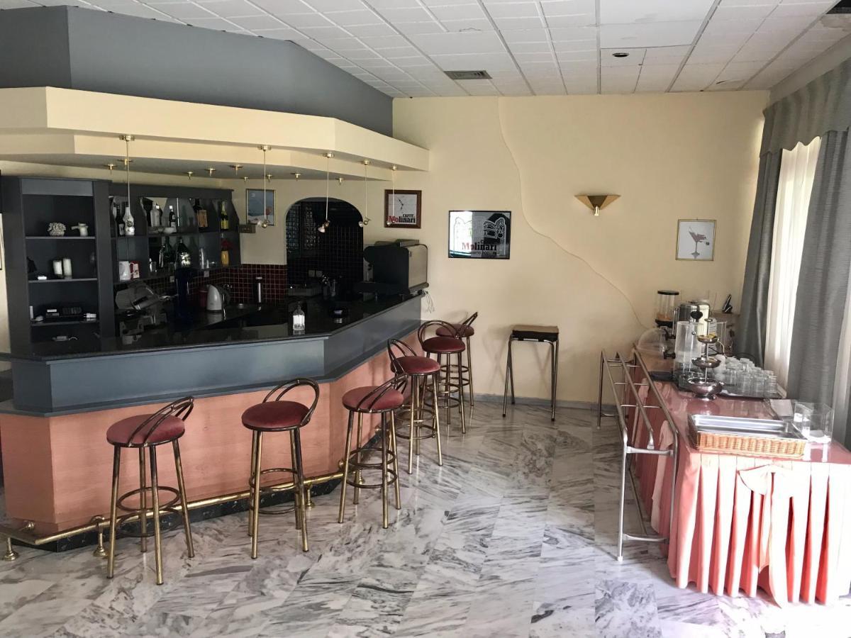 Batis Hotel Livanátai Екстериор снимка