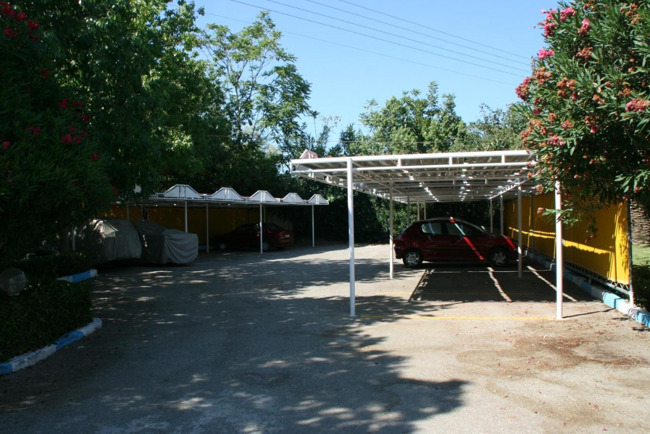 Batis Hotel Livanátai Екстериор снимка