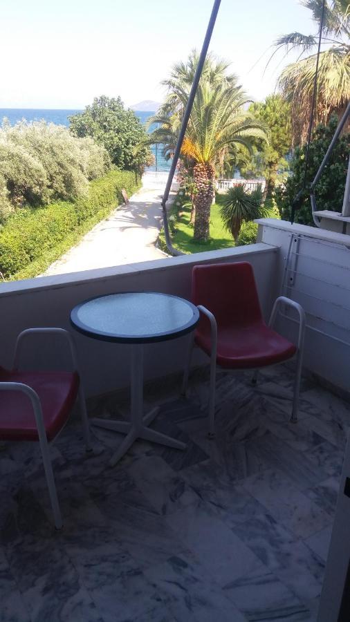 Batis Hotel Livanátai Екстериор снимка